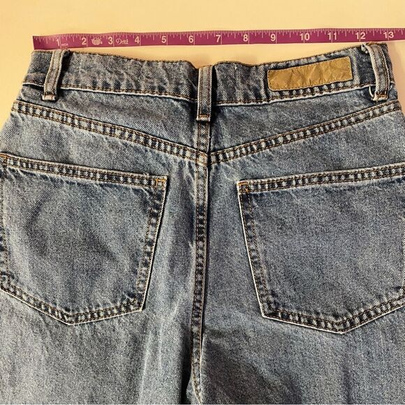 Cotton On Medium Wash Blue Ripped Knee Loose Straight Jean Size 4 EUC - Picture 6 of 11